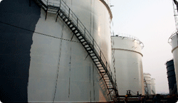 化工儲鑵(guan)裝(zhuang)備應用(yong)