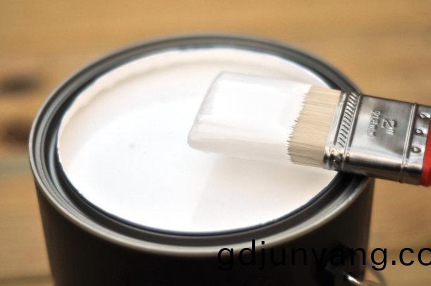 稀釋劑對(dui)氟(fu)碳漆光澤(ze)度的(de)影響(xiang)