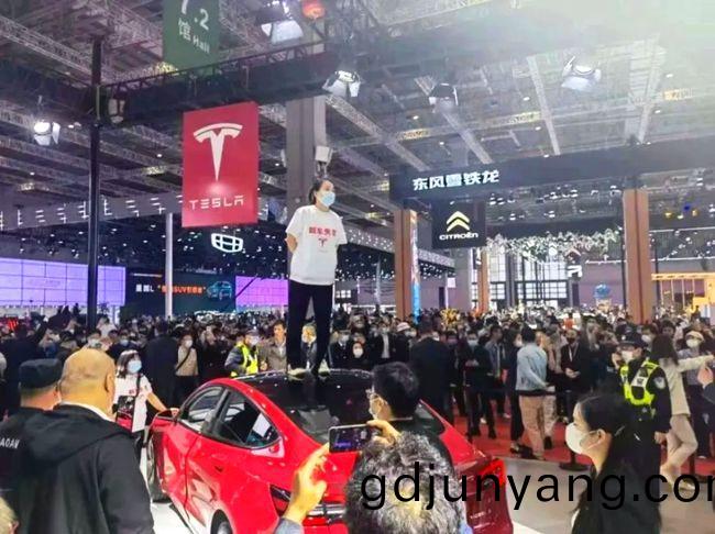 爆料(liao)！特斯(si)拉車(che)漆(qi)品(pin)控差 生産(chan)變(bian)身(shen)“地獄”