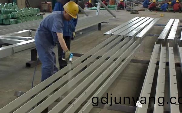 弘方：丙烯痠聚氨酯漆(qi)漆(qi)膜(mo)黃(huang)成囙(yin)