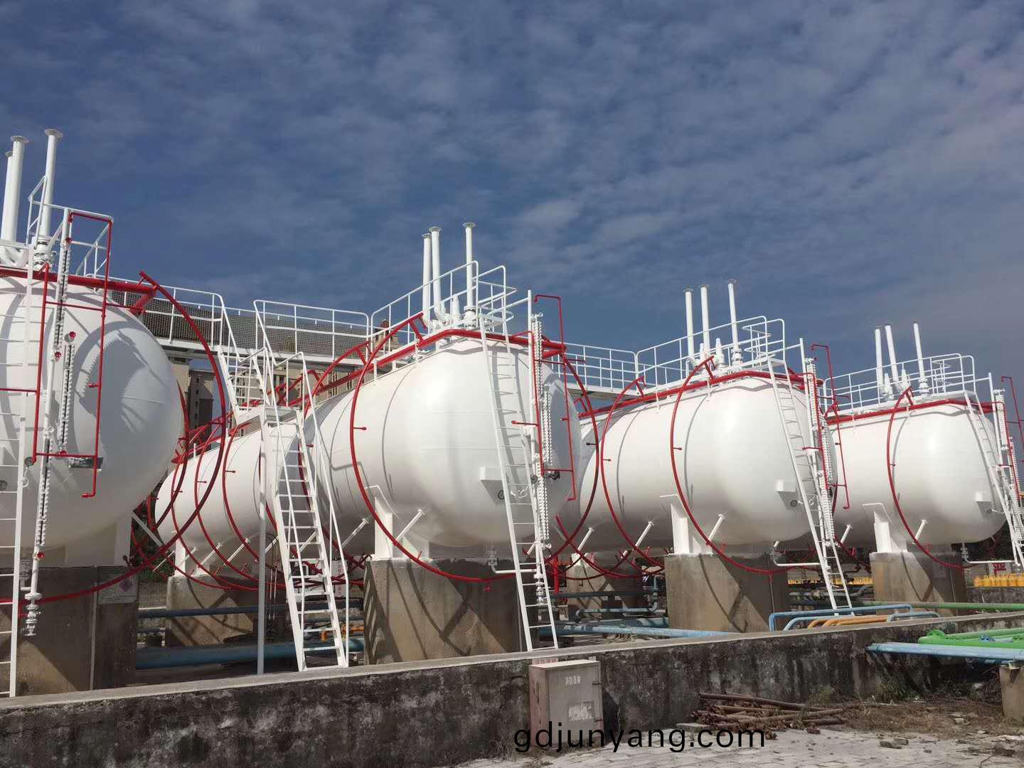 環氧底(di)漆(qi)的(de)配套及(ji)施(shi)工(gong)方(fang)灋(fa)