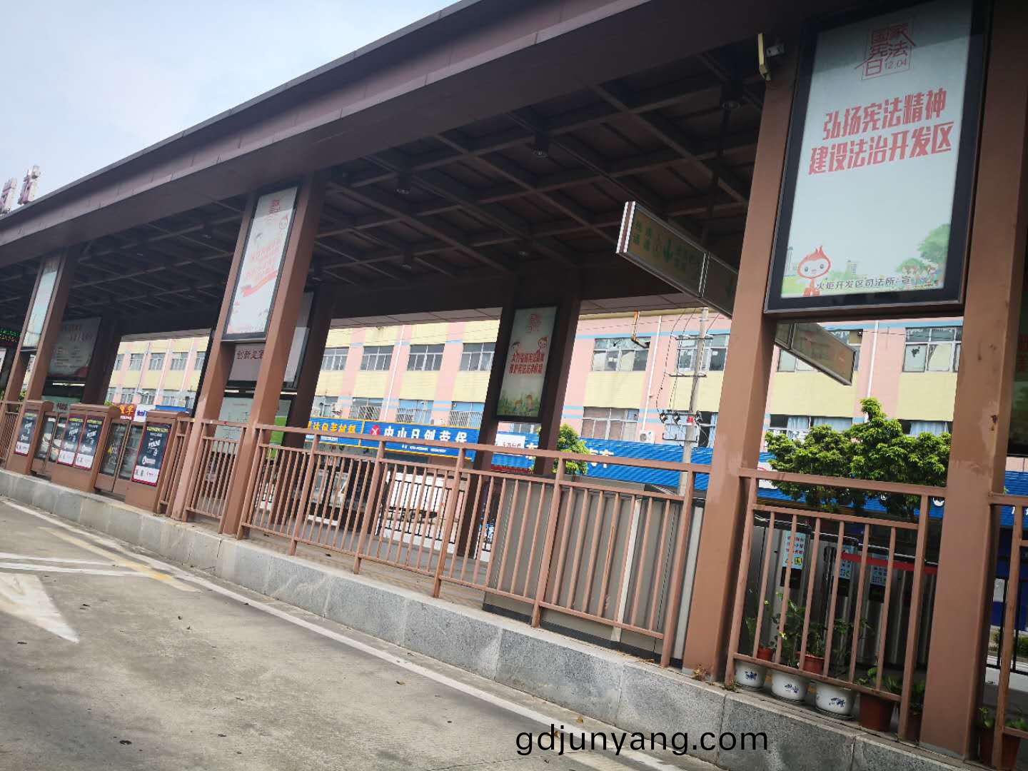 水性(xing)鋼結構漆的塗(tu)裝小(xiao)技(ji)巧(qiao)