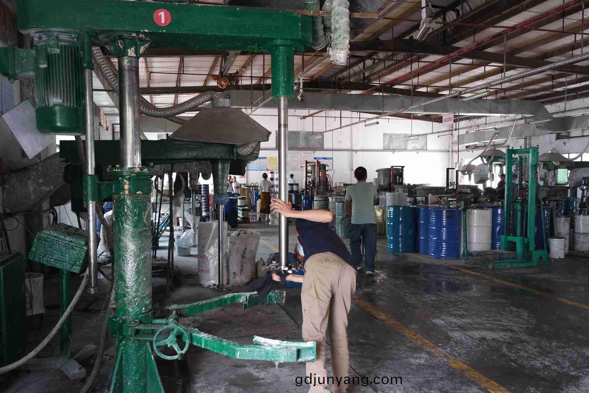 水(shui)性(xing)鋼結構(gou)漆返(fan)鏽(xiu)應(ying)該(gai)如(ru)何(he)解(jie)決?