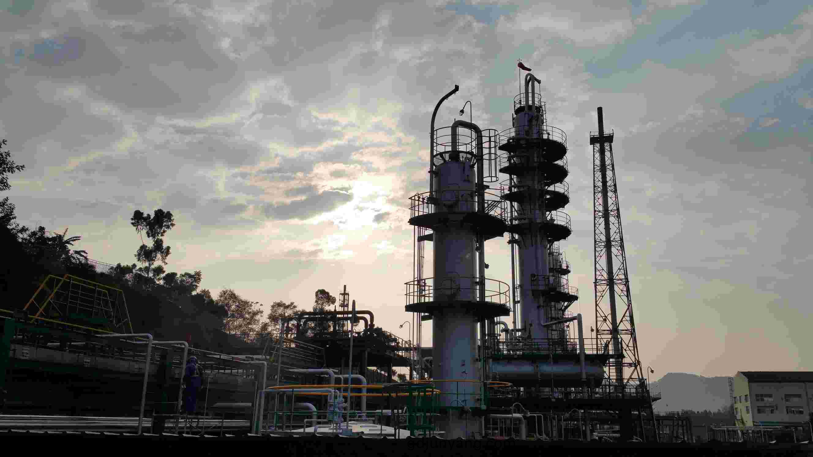 除鏽睏(kun)難(nan)的大(da)型(xing)建(jian)築應(ying)選(xuan)擇(ze)什(shen)麼防(fang)腐塗(tu)料？