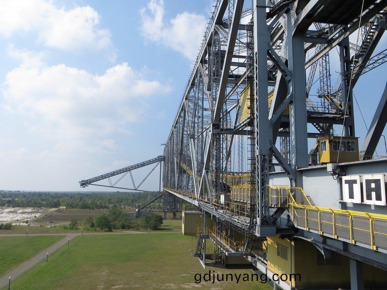 水性鋼(gang)構漆(qi)的(de)應(ying)用優勢