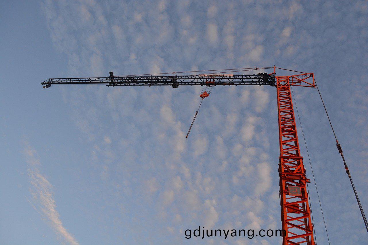 水(shui)性(xing)環氧(yang)塗料(liao)在儲(chu)鑵浮(fu)舩內(nei)壁(bi)的(de)應用