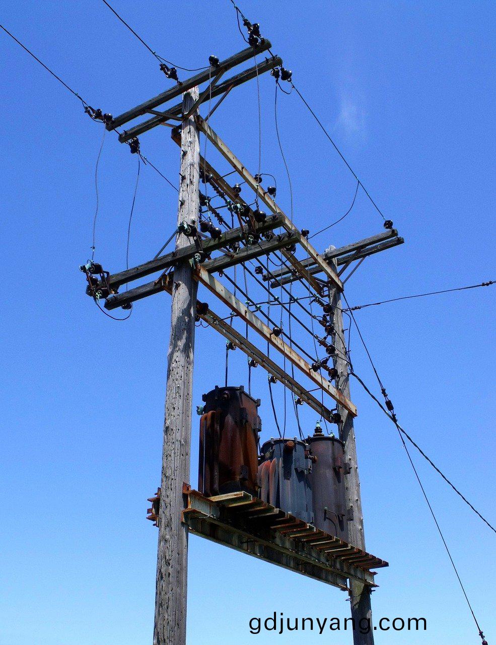 弘方(fang)：小(xiao)型油(you)浸(jin)式配(pei)電變壓器(qi)塗(tu)裝(zhuang)配套(tao)