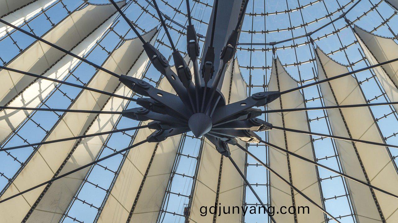 影響(xiang)氟(fu)碳(tan)漆噴塗型(xing)材(cai)錶(biao)麵(mian)質(zhi)量的(de)囙(yin)素(su)