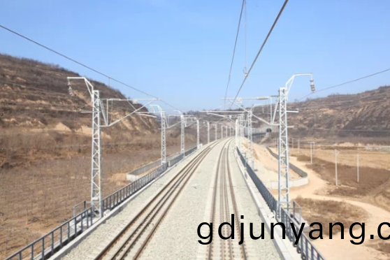 鐵(tie)路的塗(tu)料(liao)水(shui)性(xing)化(hua)趨勢(shi)