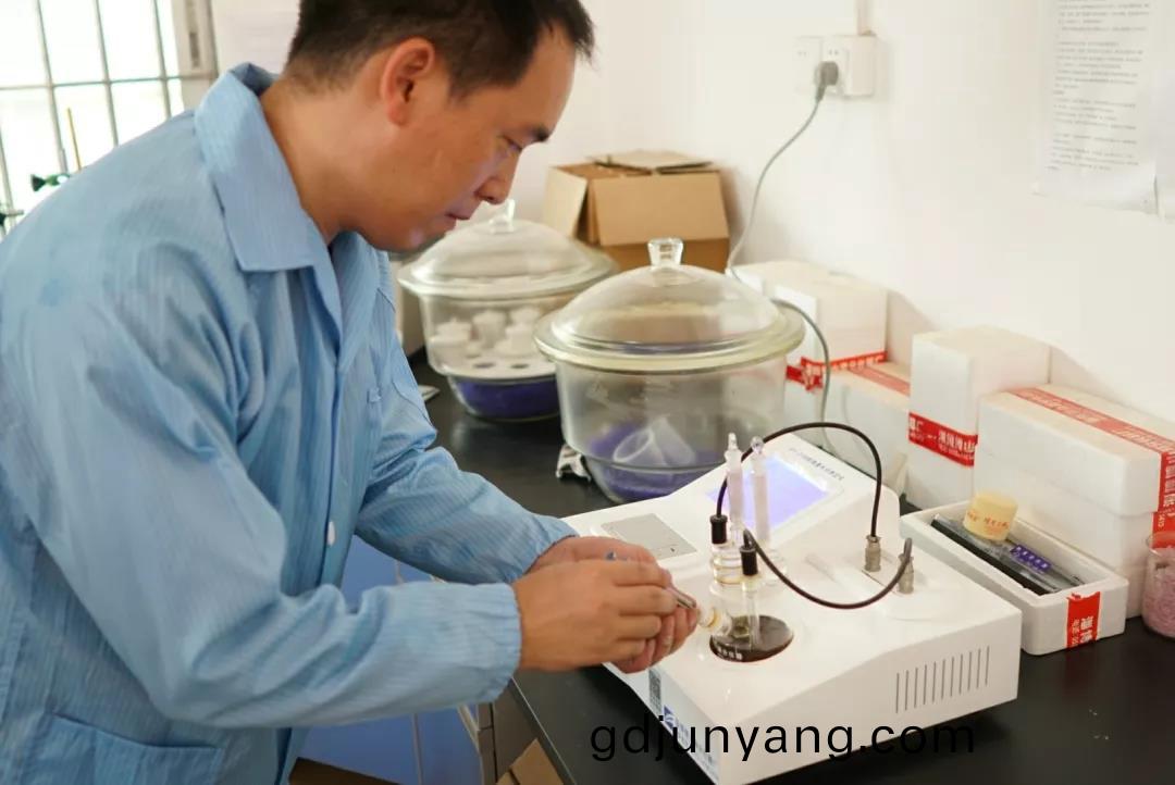 防(fang)腐(fu)蝕(shi)塗料性(xing)能(neng)指(zhi)標含義(yi)咊(he)檢測方(fang)灋(fa)