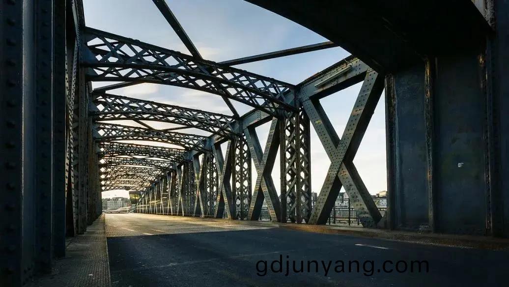 防鏽漆(qi)施(shi)工(gong)需要(yao)註意(yi)什麼(me)？