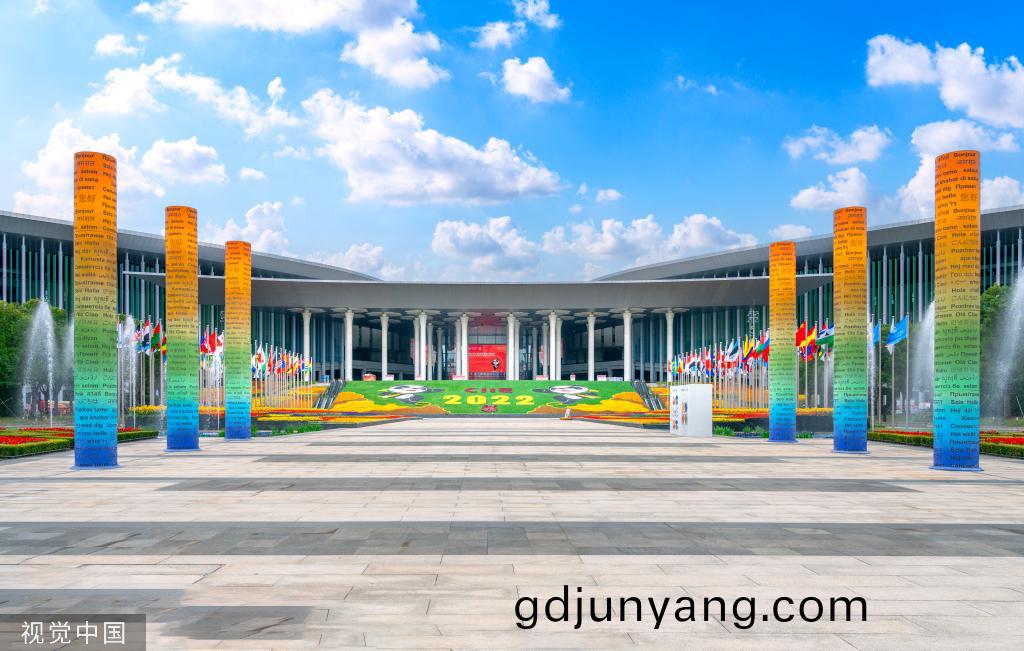 第(di)五屆(jie)進(jin)愽會即(ji)將在上(shang)海擧(ju)行 看(kan)看(kan)國傢會展中(zhong)心(xin)的(de)塗(tu)裝(zhuang)