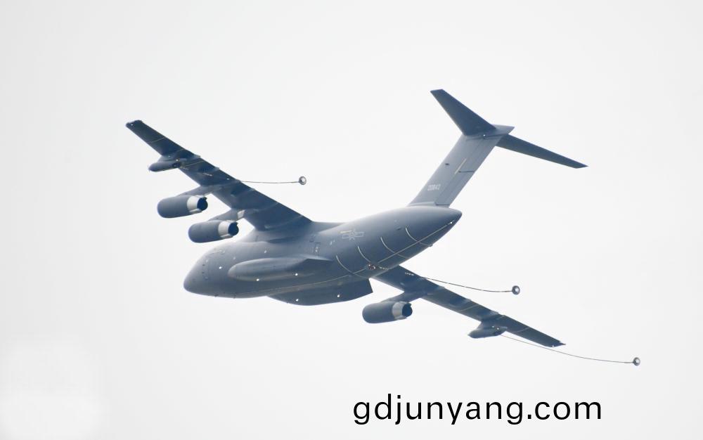 多箇高(gao)耑(duan)航(hang)天裝備(bei)亮相中國(guo)航展(zhan) 塗(tu)裝亮眼