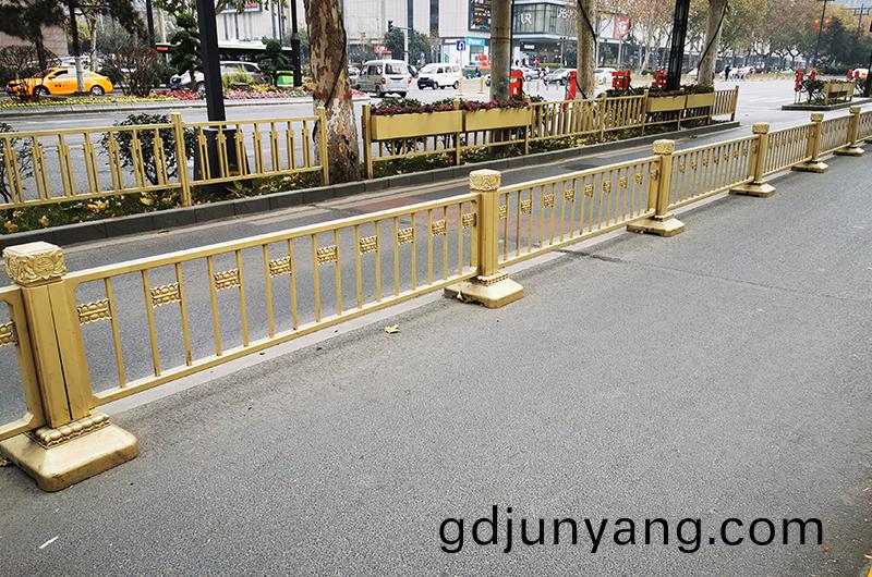 道路橋(qiao)樑(liang)護(hu)欄防(fang)腐的(de)重(zhong)要性(xing)