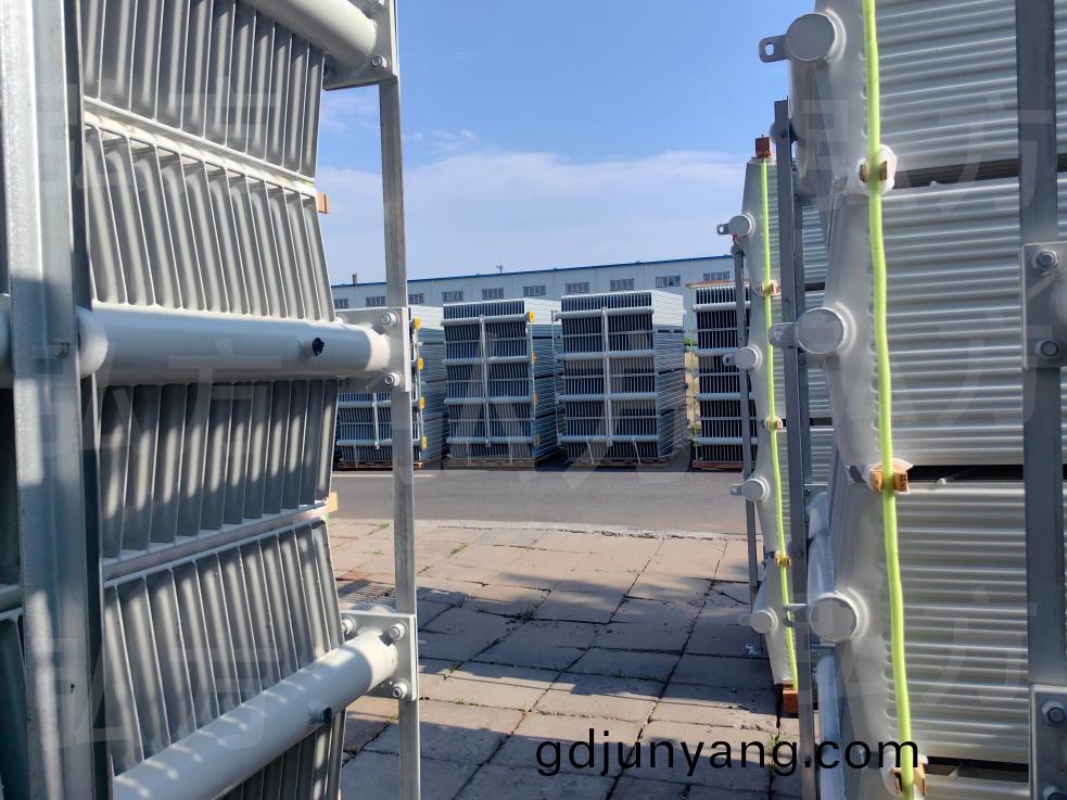 弘方(fang)變壓(ya)器(qi)片(pian)式(shi)散熱(re)器(qi)防(fang)腐塗(tu)裝案例